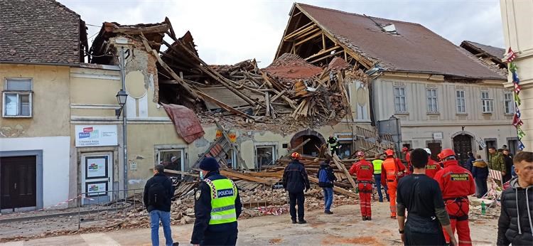 Slika: Davor Pažanin - Centar Petrinje nakon razornog potresa